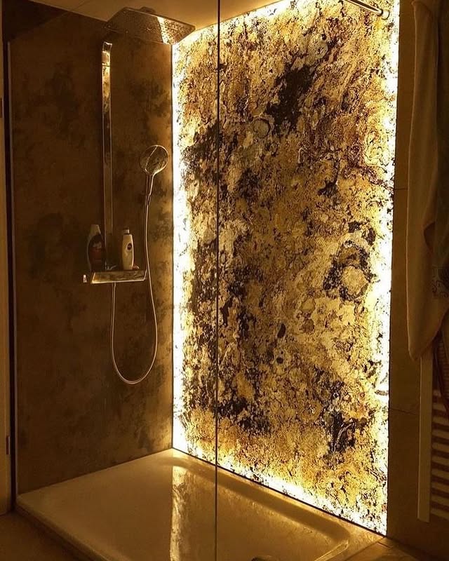 Frameless glass shower cabin
